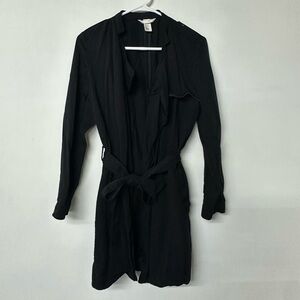 Black trench coat with pockets and tie.